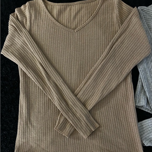 V-Neck Ribbed Sweater Set - Tan and Gray - Picture 3 of 4